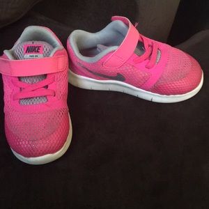 Toddle girl Nike sneakers